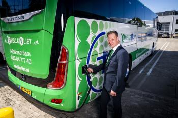 SnelleVliet neemt eerste elektrische touringcar in regio Rotterdam-Rijnmond en Drechtsteden in gebruik