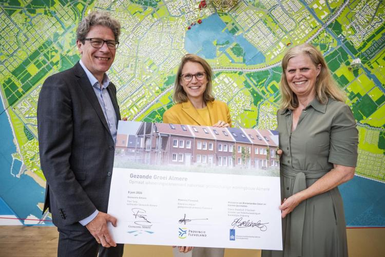 Gemeente Almere, ministerie van Binnenlandse Zaken en Koninkrijksrelaties en provincie Flevoland zetten gezamenlijk koers richting versnelling woningbouw en evenwichtige groei van de stad