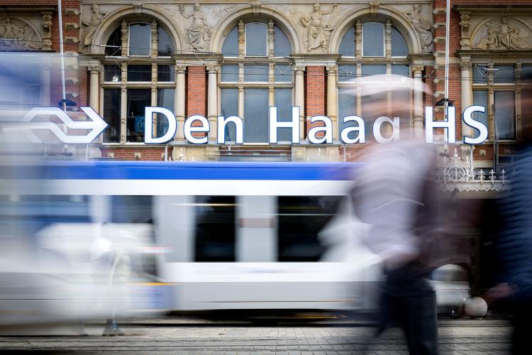 Handhavingsactie op en rond station Hollands Spoor