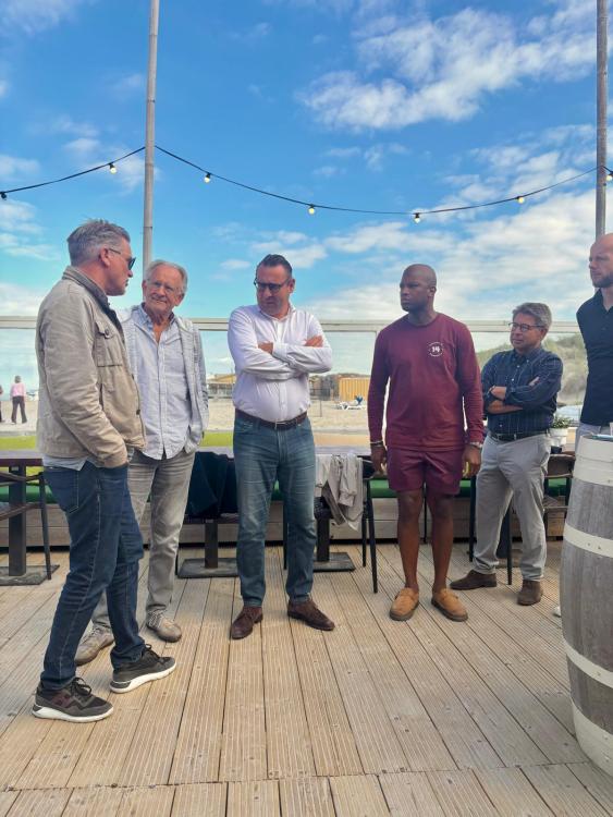 Frisse wind door Kijkduin: wethouder De Mos gaat tempo maken met ondernemers
