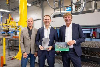 Album afbeelding 2: Wethouder Tim Versnel met (links) Dave van der Meer van Bedrijvenraad Spaanse Polder en (rechts) Harold Verwer, managing director bij Vemefa. Foto: ©Rhalda Jansen Fotografie