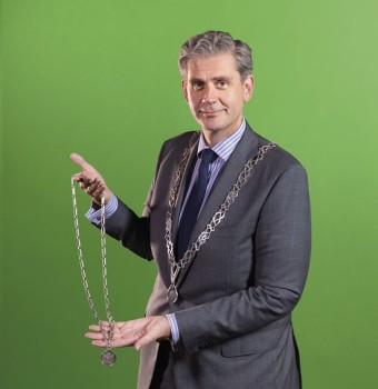 Album afbeelding 3: Burgemeester Wouter Kolff droeg in 2022 mede de solidariteitsbijeenkomst met Oekraine in de Grote Kerk